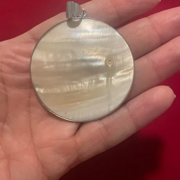 Cream and Silver Mother-of-Pearl Necklace - Picture 2 of 4